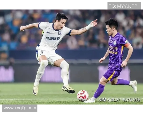 邓涵文精彩射门助力球队逆转比赛展现出色个人能力与团队协作精神