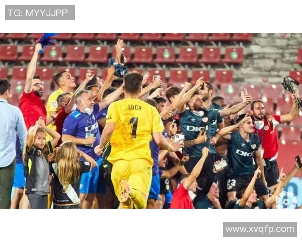 巴列卡诺正式获得西乙升级资格，重回西甲赛场场面火爆